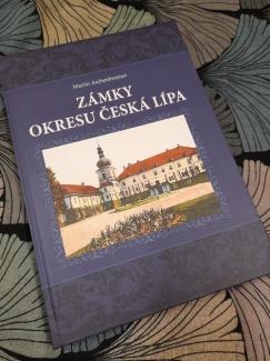 obrázek knihy, kterou pan Aschenbrenner napsal s názvem Zámky okresu Česká Lípa
